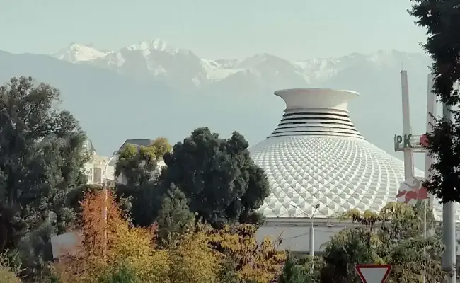 Almaty a hory Ťan-šanu